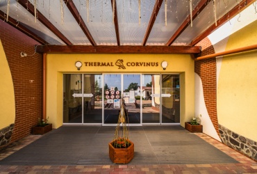 Termální lázně Corvinus (250m)